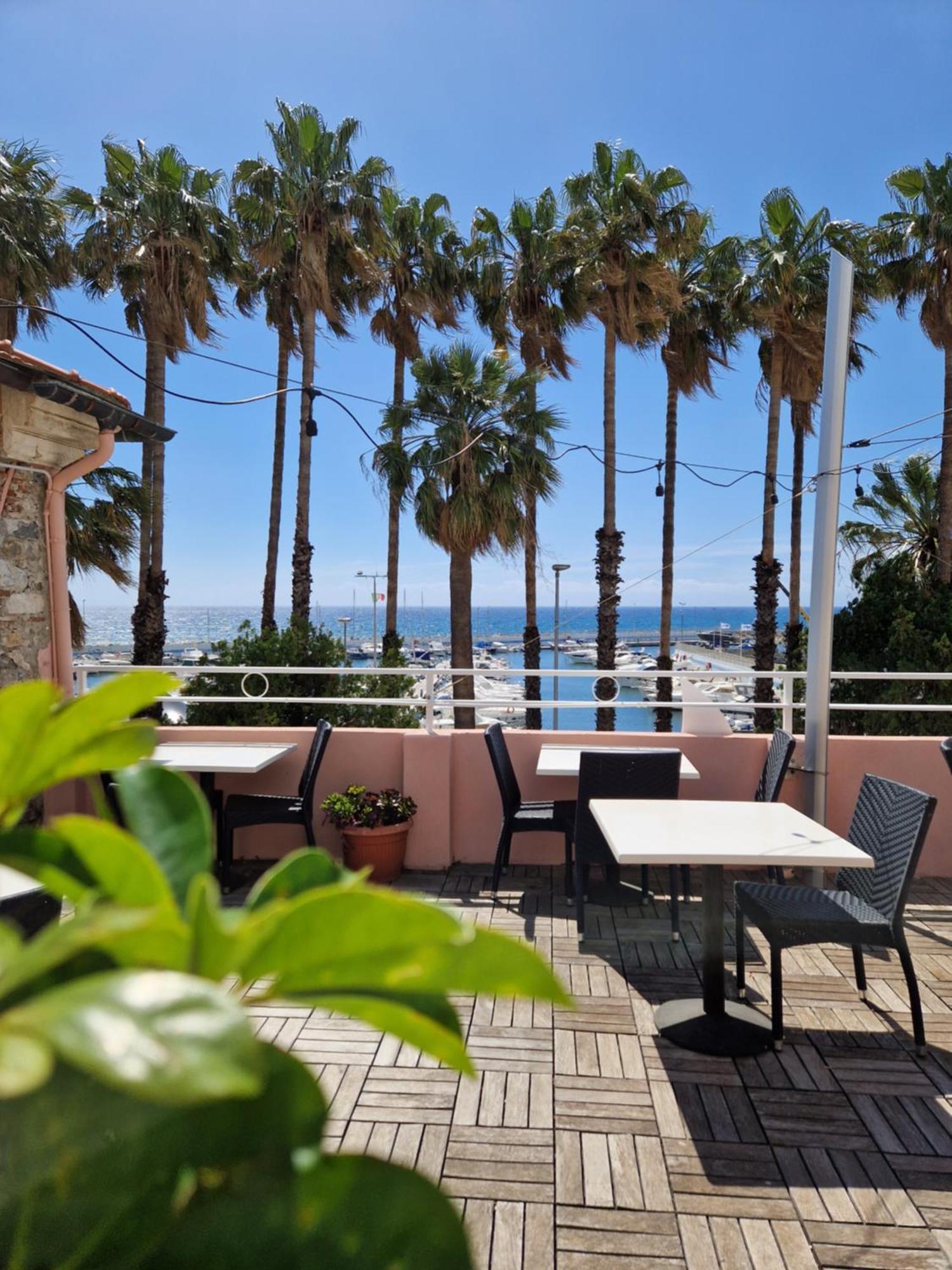 Vela Bianca H & R Hotel Diano Marina Buitenkant foto