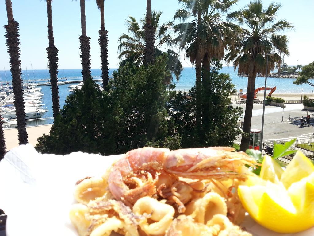 Vela Bianca H & R Hotel Diano Marina Buitenkant foto