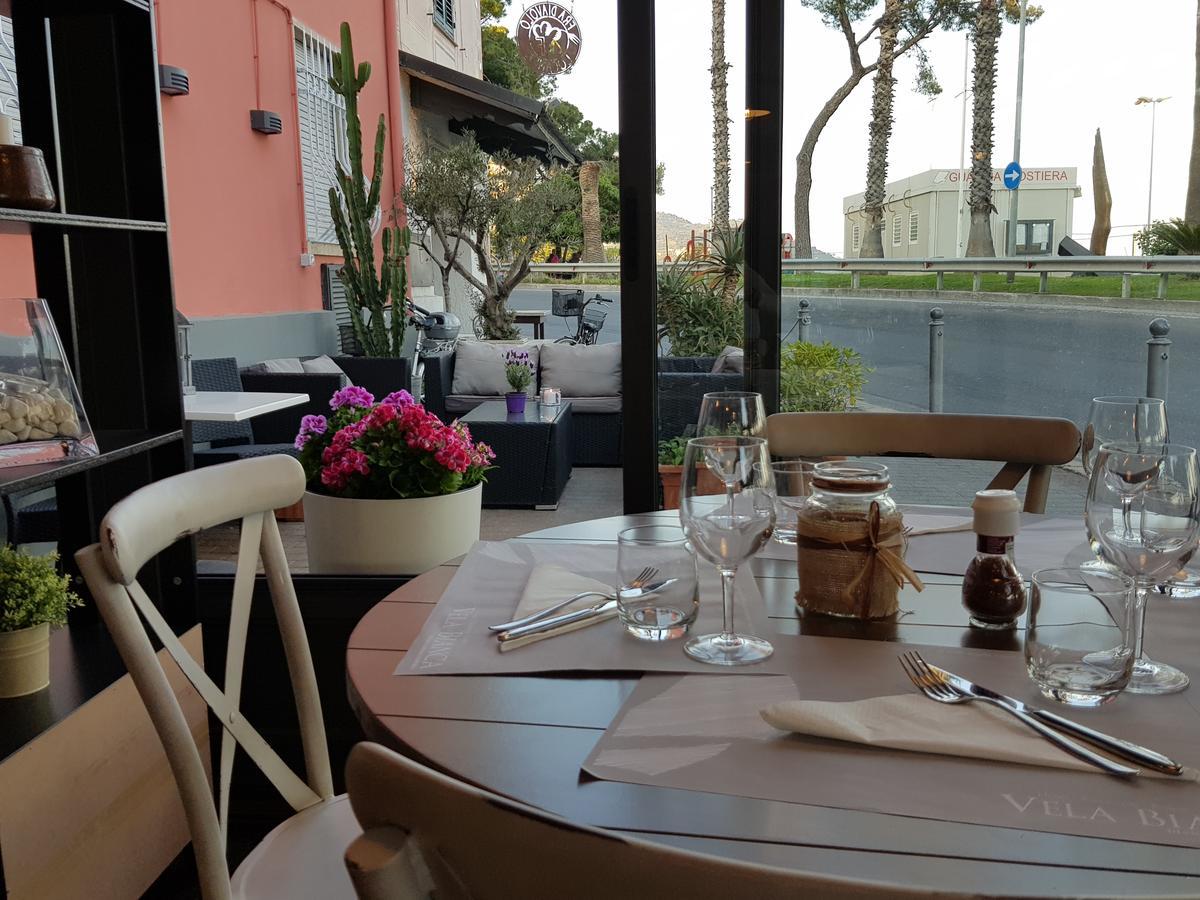 Vela Bianca H & R Hotel Diano Marina Buitenkant foto